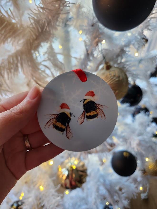 Bumble bee Christmas tree ornament, Metal holiday ornament, Bee Christmas decor, Holiday home decor, Santa bees round ornament, Xmas decor