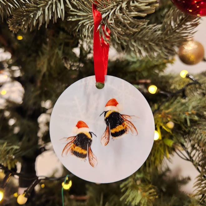 Bumble bee Christmas tree ornament, Metal holiday ornament, Bee Christmas decor, Holiday home decor, Santa bees round ornament, Xmas decor